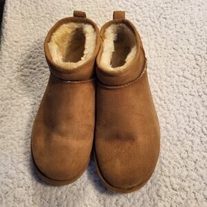 UGG Women's Classic Ultra Mini Chestnut size womens bootie size 8